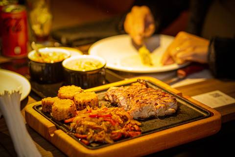 Fotografia de gastronomia: transmitindo a mensagem certa para sua audiência nas redes sociais. Conte com nosso fotógrafo profissional em Londrina PR, Brasil. 
'