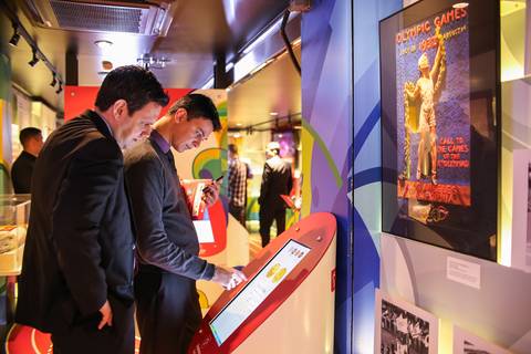 fotógrafo de eventos corporativo registra visitantes do Museu Itinerante em Londrina-Pr.'