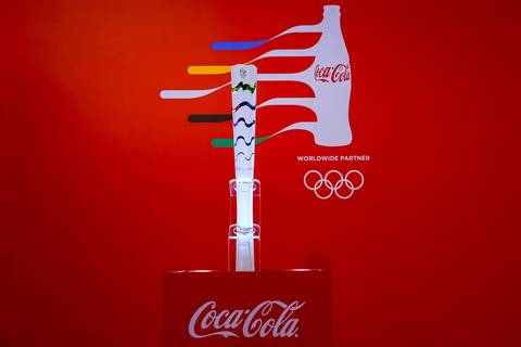 Fotografia de evento corporativo da Tocha Olímpica no Estande da Coca Cola durante os Jogos da juventude de Londrina.'