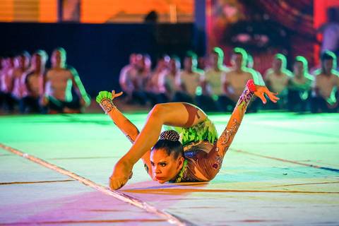 Fotografia esportiva de atletas de GRD (Ginástica Rítmica Performance perfeita de uma atleta de Ginástica Rítmica Desportiva, o registro é do fotografo de eventos corporativo Roberto Custodio.'