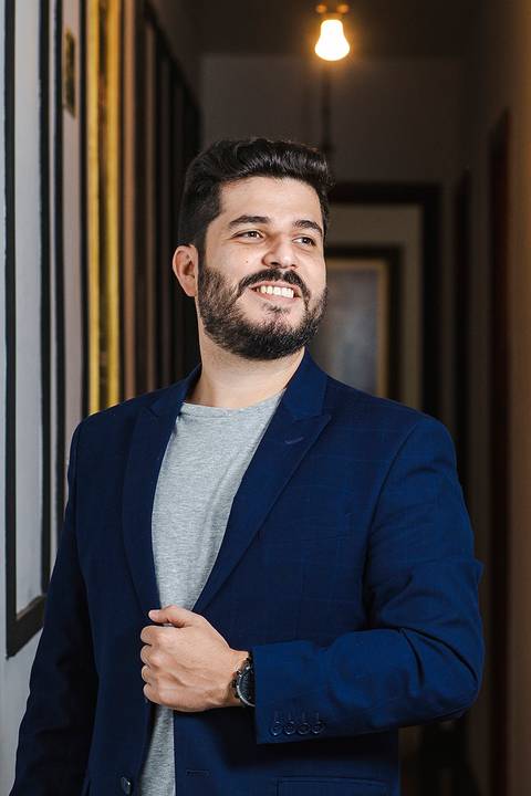 Fotógrafo especialista em perfil pessoal e retrato corporativo com Roberto Custodio em Londrina PR.
'