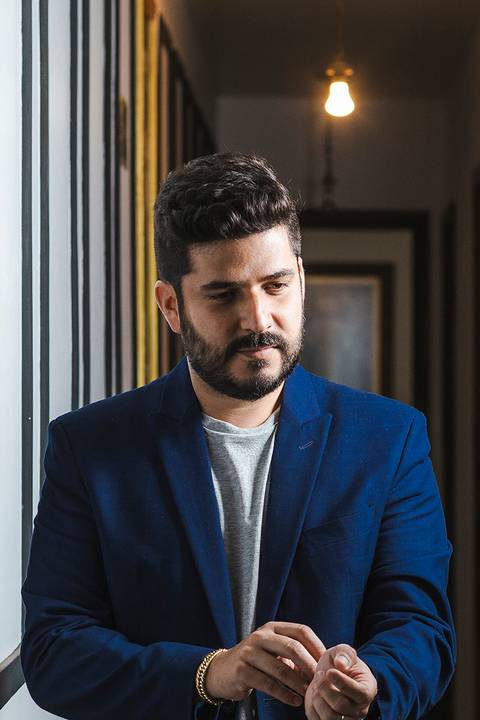 Imagem pessoal e profissional com retratos cuidadosamente produzidos por Roberto Custódio, fotógrafo especialista em retratos corporativos em Londrina
'