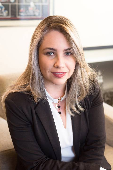 Sua foto profissional começa com Roberto Custodio. Fotógrafo especialista em retrato corporativo em Londrina PR.
 '