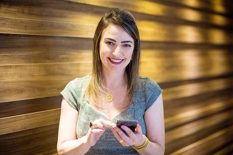 Retrato corporativo com qualidade e profissionalismo. Fotógrafo Roberto Custódio, especialista no segmento em Londrina Pr.
'