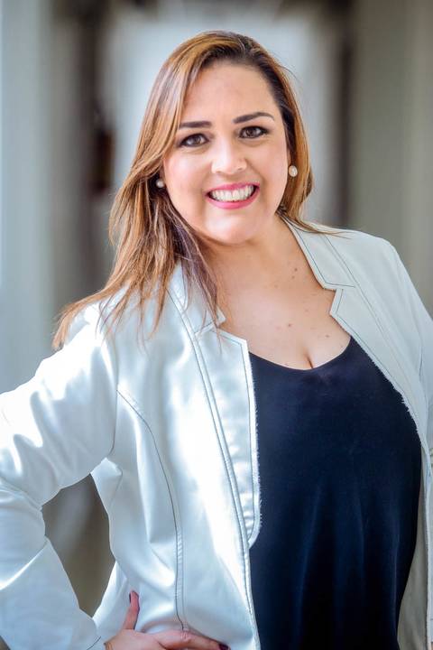 Fotógrafo especialista em Londrina PR. Roberto Custodio realiza retrato corporativo e perfil pessoal.
'