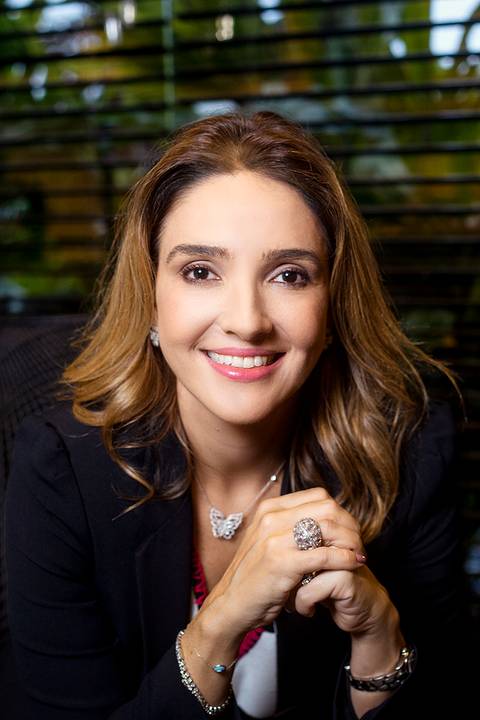 Roberto Custódio
 fotografia, fotógrafo profissional especializado em capturar essências no ambiente corporativo e pessoal em Londrina PR, Brasil.
'