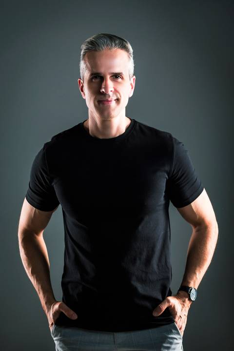 Melhore seu posicionamento com um retrato profissional em Londrina PR. Fotos ideais para LinkedIn, sites e materiais de marketing.'