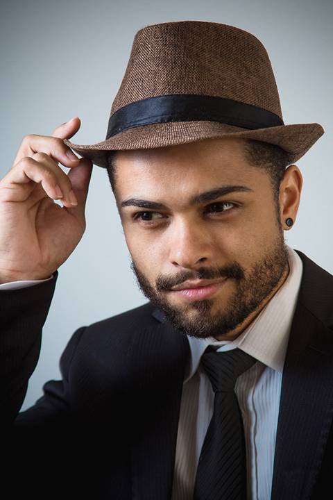 Retrato corporativo que valoriza sua imagem. Agende com Roberto Custódio fotógrafo em Londrina PR.
'