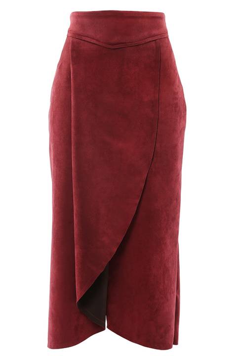 Imagem de saia vermelha em fotografia de produto still produzido pro Roberto Custodio fotógrafo comercial em Londrina PR.
'