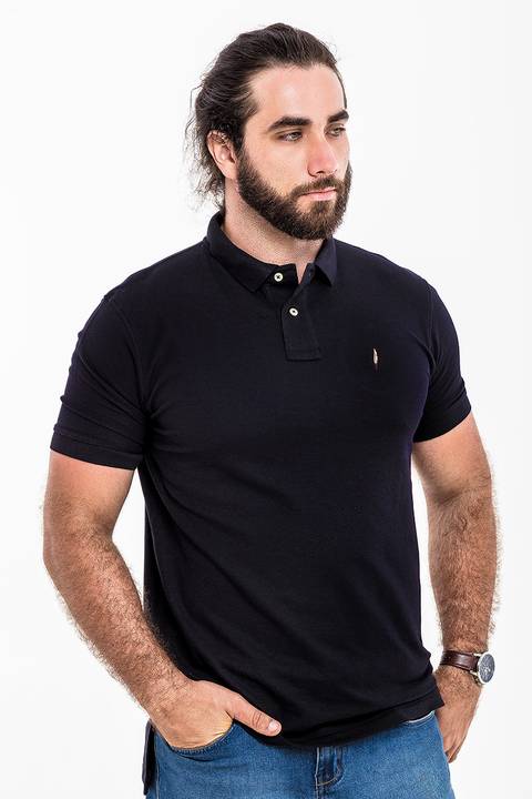 Camisa polo preta em foto de  Roberto Custódio, fotógrafo profissional de produtos para publicidade comercial em Londrina PR.
'