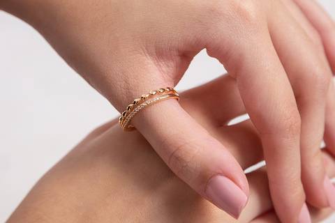 O fotógrafo Roberto Custodio realiza ensaio de fotografia de semijoia para site de e-commerce na cidade de Londrina PR.
'