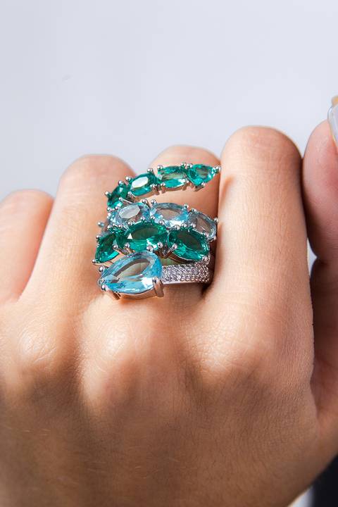 Anel em pedras brilhantes feito por Roberto Custódio, fotógrafo de produtos em Londrina PR.'