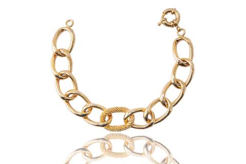 Fotografia still de semijoia e com reflexo pelo fotógrafo Roberto Custodio de Londrina PR.
'