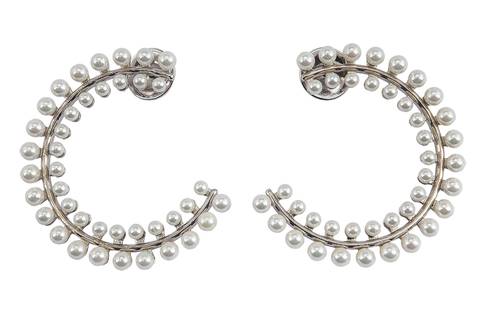 Fotografia still de produtos, joias e semijoias por Roberto Custódio, fotógrafo em Londrina PR.
'