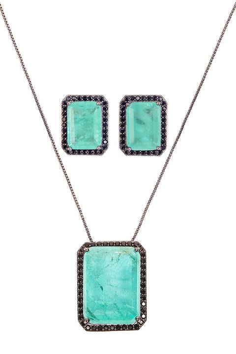 Colar de pedras verdes em imagem de Roberto Custodio, fotógrafo de semijoias e produtos em Londrina PR.'