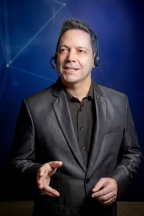 Sessão fotográfica de retrato corporativo para redes sociais com Roberto Custódio, fotógrafo profissional em Londrina PR'