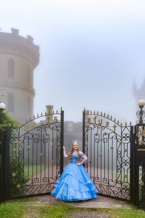 ensaio fotográfico externo com arquitetura medieval'