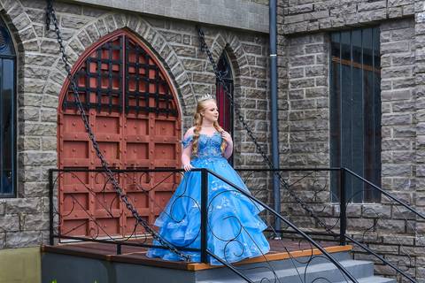 Ensaio fotográfico de 15 anos em castelo em São Francisco de Paula'