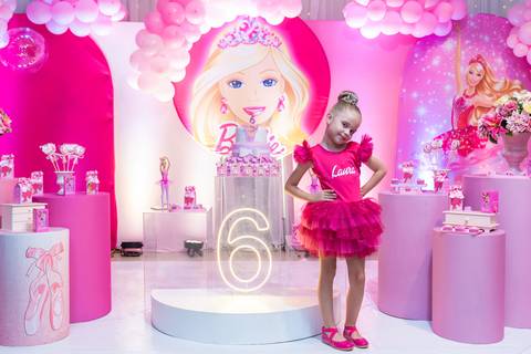 Decoração da festa Barbie, aniversário de 6 anos'