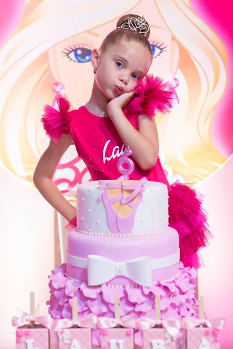 Na decoração da festa Barbie da Laura, cada detalhe foi pensado'