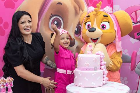 Bolo de aniversário infantil com tema Patrulha Canina Skye'