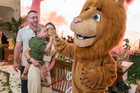 Fotógrafo de festa infantil registrando sorrisos e emoções'