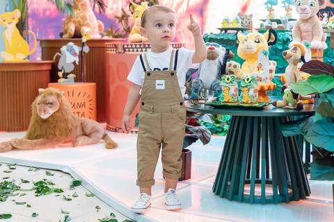 Fotógrafo infantil profissional em festa infantil'