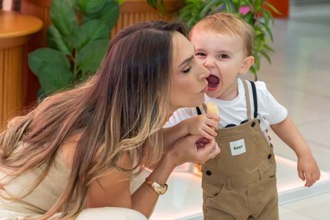 Fotografia infantil espontânea em aniversário infantil'