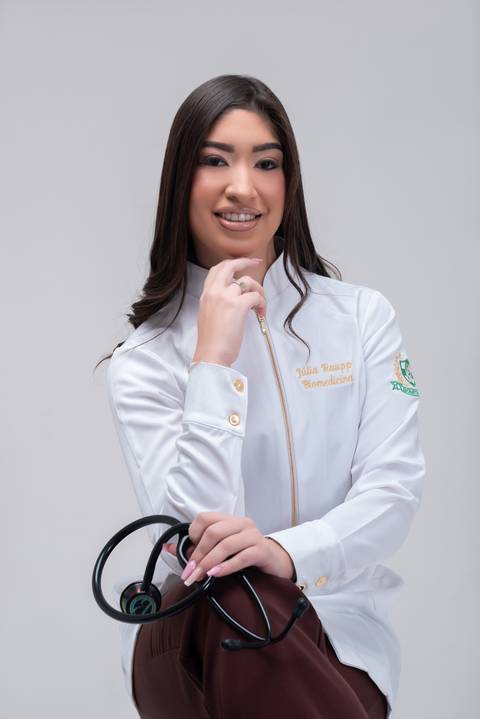 Júlia Raupp em retrato que representa seus sonhos no início da graduação'