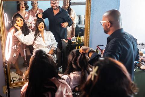 Noiva com suas madrinhas antes do casamento em Meaípe Guarapari em seu making of'