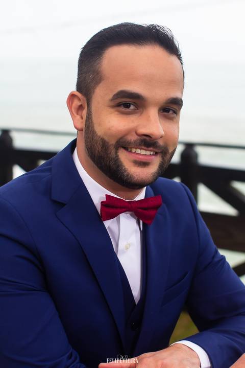 retrato do noivo pronto no local da fes†a antes da cerimônia'