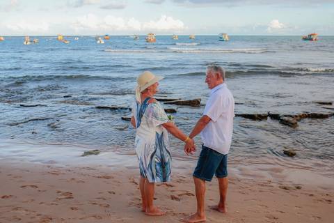 Fotógrafo de bodas de ouro em Praia do Forte, Fotos de bodas de ouro na Bahia,Fotografia de casais em Praia do Forte,Ensaio fotográfico de casal em Salvador,Fotógrafo de casamento em Praia do Forte,Fotógrafo de eventos em Bahia,Fotos de família '