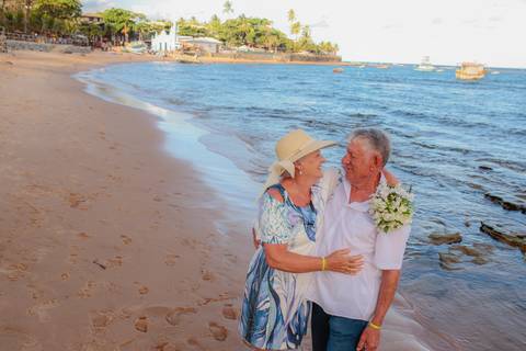 Fotógrafo de bodas de ouro em Praia do Forte, Fotos de bodas de ouro na Bahia,Fotografia de casais em Praia do Forte,Ensaio fotográfico de casal em Salvador,Fotógrafo de casamento em Praia do Forte,Fotógrafo de eventos em Bahia,Fotos de família '