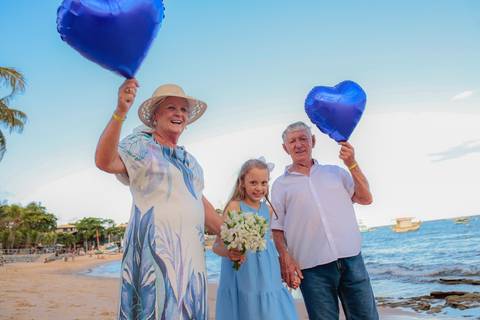 Fotógrafo de bodas de ouro em Praia do Forte, Fotos de bodas de ouro na Bahia,Fotografia de casais em Praia do Forte,Ensaio fotográfico de casal em Salvador,Fotógrafo de casamento em Praia do Forte,Fotógrafo de eventos em Bahia,Fotos de família '