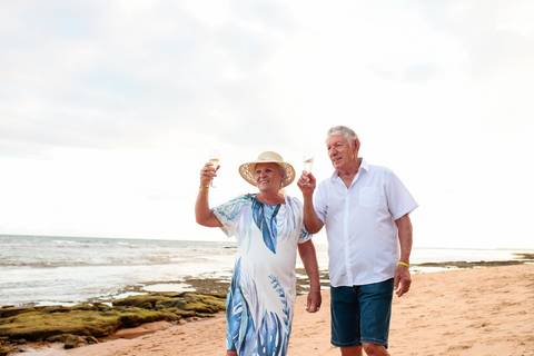 Fotógrafo de bodas de ouro em Praia do Forte, Fotos de bodas de ouro na Bahia,Fotografia de casais em Praia do Forte,Ensaio fotográfico de casal em Salvador,Fotógrafo de casamento em Praia do Forte,Fotógrafo de eventos em Bahia,Fotos de família '