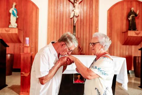 Fotógrafo de bodas de ouro em Praia do Forte, Fotos de bodas de ouro na Bahia,Fotografia de casais em Praia do Forte,Ensaio fotográfico de casal em Salvador,Fotógrafo de casamento em Praia do Forte,Fotógrafo de eventos em Bahia,Fotos de família '