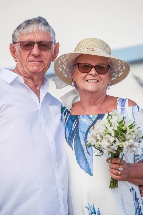 Fotógrafo de bodas de ouro em Praia do Forte, Fotos de bodas de ouro na Bahia,Fotografia de casais em Praia do Forte,Ensaio fotográfico de casal em Salvador,Fotógrafo de casamento em Praia do Forte,Fotógrafo de eventos em Bahia,Fotos de família '