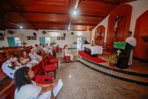Bodas de Ouro em Praia do Forte-Ba,Registro Fotográfico de Renovação de Votos,Fotografia de Família, Histórias de Amor Duradouro,Celebração de 50 Anos de Casados, Cerimônia Intimista à Beira-Mar, Momentos Especiais Capturados em Imagens,WaldyrLantyer'
