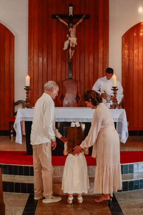 Bodas de Ouro em Praia do Forte-Ba,Registro Fotográfico de Renovação de Votos,Fotografia de Família, Histórias de Amor Duradouro,Celebração de 50 Anos de Casados, Cerimônia Intimista à Beira-Mar, Momentos Especiais Capturados em Imagens,WaldyrLantyer'