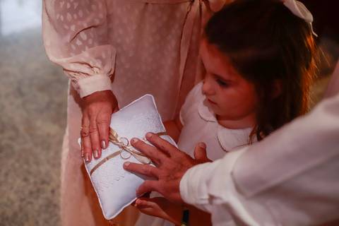 Bodas de Ouro em Praia do Forte-Ba,Registro Fotográfico de Renovação de Votos,Fotografia de Família, Histórias de Amor Duradouro,Celebração de 50 Anos de Casados, Cerimônia Intimista à Beira-Mar, Momentos Especiais Capturados em Imagens,WaldyrLantyer'