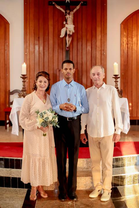 Bodas de Ouro em Praia do Forte-Ba,Registro Fotográfico de Renovação de Votos,Fotografia de Família, Histórias de Amor Duradouro,Celebração de 50 Anos de Casados, Cerimônia Intimista à Beira-Mar, Momentos Especiais Capturados em Imagens,WaldyrLantyer'
