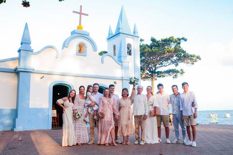 Bodas de Ouro em Praia do Forte-Ba,Registro Fotográfico de Renovação de Votos,Fotografia de Família, Histórias de Amor Duradouro,Celebração de 50 Anos de Casados, Cerimônia Intimista à Beira-Mar, Momentos Especiais Capturados em Imagens,WaldyrLantyer'