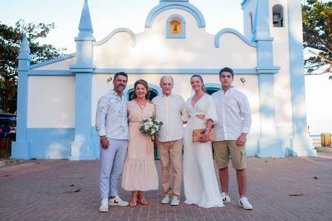 Bodas de Ouro em Praia do Forte-Ba,Registro Fotográfico de Renovação de Votos,Fotografia de Família, Histórias de Amor Duradouro,Celebração de 50 Anos de Casados, Cerimônia Intimista à Beira-Mar, Momentos Especiais Capturados em Imagens,WaldyrLantyer'