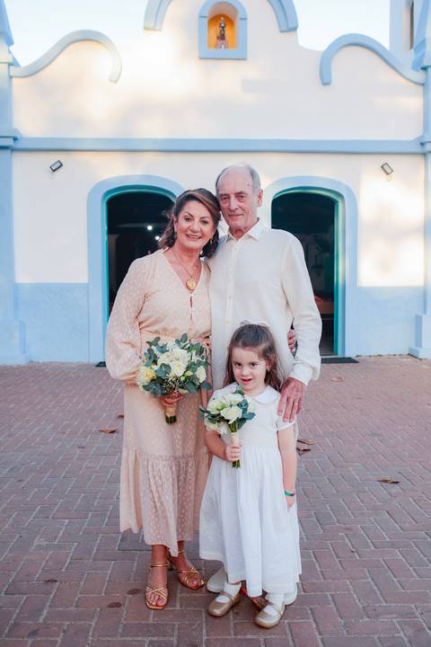 Bodas de Ouro em Praia do Forte-Ba,Registro Fotográfico de Renovação de Votos,Fotografia de Família, Histórias de Amor Duradouro,Celebração de 50 Anos de Casados, Cerimônia Intimista à Beira-Mar, Momentos Especiais Capturados em Imagens,WaldyrLantyer'