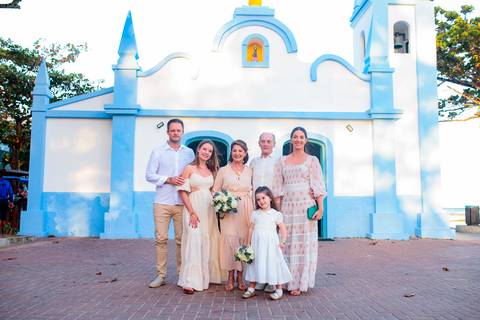 Bodas de Ouro em Praia do Forte-Ba,Registro Fotográfico de Renovação de Votos,Fotografia de Família, Histórias de Amor Duradouro,Celebração de 50 Anos de Casados, Cerimônia Intimista à Beira-Mar, Momentos Especiais Capturados em Imagens,WaldyrLantyer'
