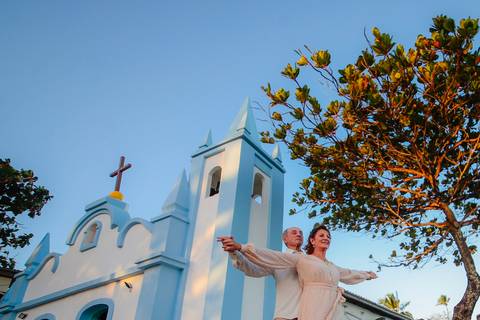 Bodas de Ouro em Praia do Forte-Ba,Registro Fotográfico de Renovação de Votos,Fotografia de Família, Histórias de Amor Duradouro,Celebração de 50 Anos de Casados, Cerimônia Intimista à Beira-Mar, Momentos Especiais Capturados em Imagens,WaldyrLantyer'