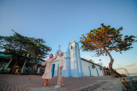Bodas de Ouro em Praia do Forte-Ba,Registro Fotográfico de Renovação de Votos,Fotografia de Família, Histórias de Amor Duradouro,Celebração de 50 Anos de Casados, Cerimônia Intimista à Beira-Mar, Momentos Especiais Capturados em Imagens,WaldyrLantyer'