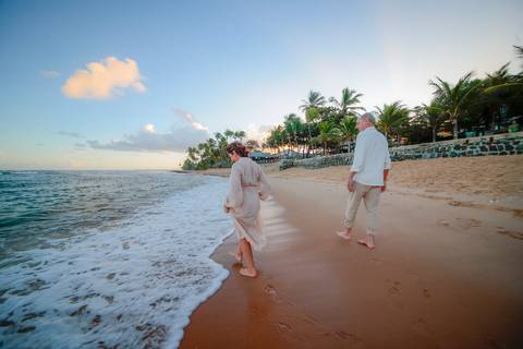 Bodas de Ouro em Praia do Forte-Ba,Registro Fotográfico de Renovação de Votos,Fotografia de Família, Histórias de Amor Duradouro,Celebração de 50 Anos de Casados, Cerimônia Intimista à Beira-Mar, Momentos Especiais Capturados em Imagens,WaldyrLantyer'