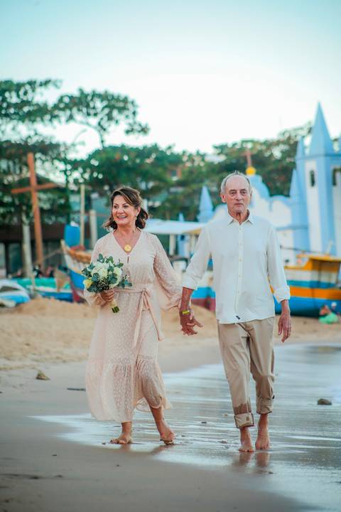 Bodas de Ouro em Praia do Forte-Ba,Registro Fotográfico de Renovação de Votos,Fotografia de Família, Histórias de Amor Duradouro,Celebração de 50 Anos de Casados, Cerimônia Intimista à Beira-Mar, Momentos Especiais Capturados em Imagens,WaldyrLantyer'