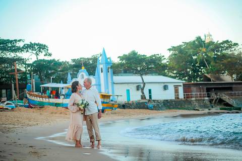 Bodas de Ouro em Praia do Forte-Ba,Registro Fotográfico de Renovação de Votos,Fotografia de Família, Histórias de Amor Duradouro,Celebração de 50 Anos de Casados, Cerimônia Intimista à Beira-Mar, Momentos Especiais Capturados em Imagens,WaldyrLantyer'